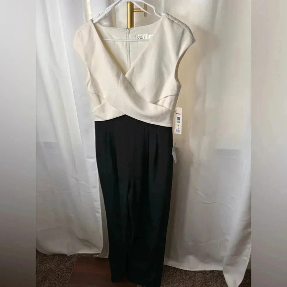COPY - Eliza J jumpsuit size 4 From Nordstrom’s. Black-and-white and color. Pan… - Picture 1 of 4